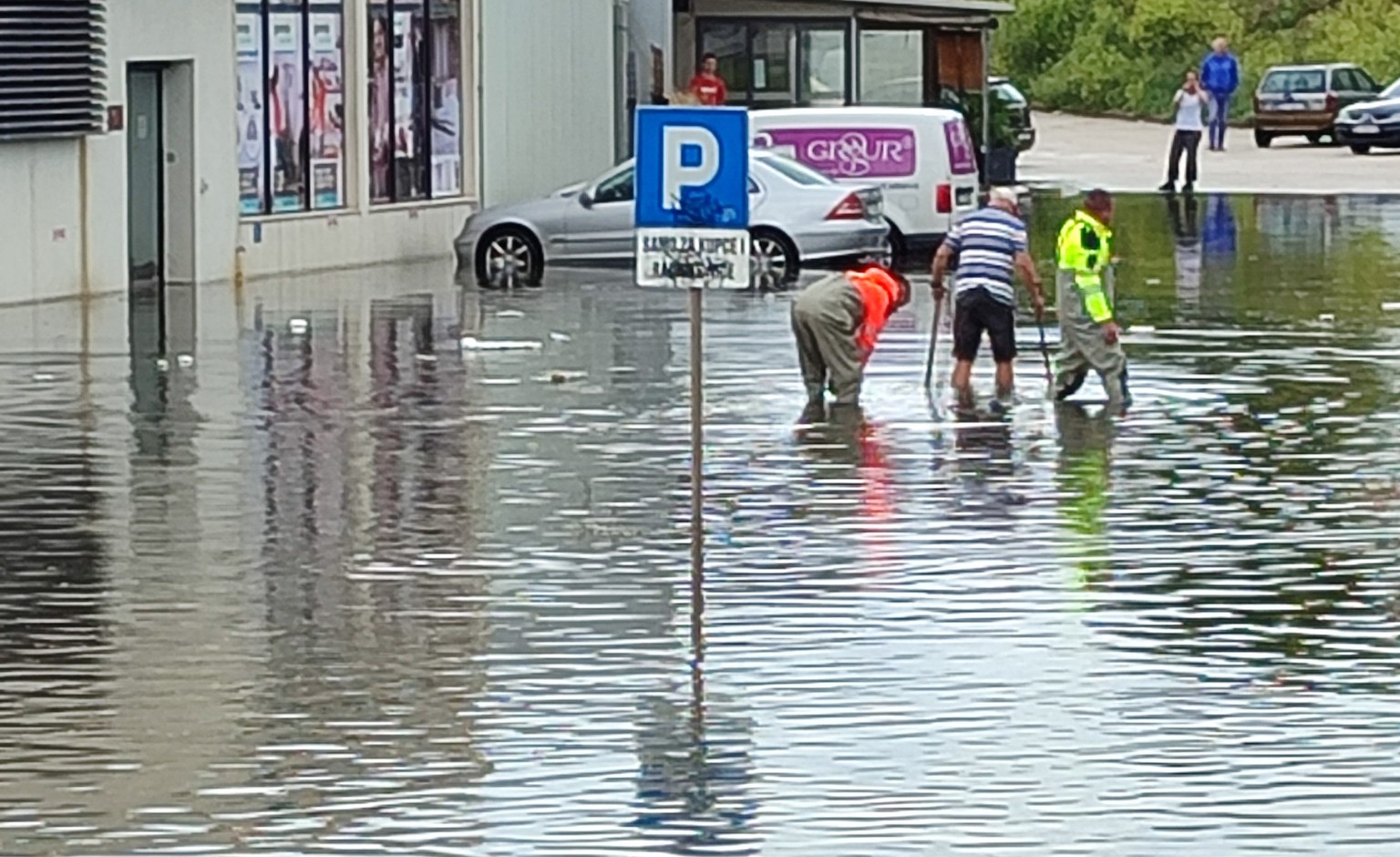 FOTO in VIDEO: Dalmacija znova pod vodo, padlo več kot 100 mm dežja