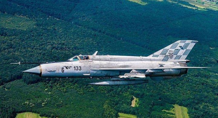Hrvaška lovca MiG-21 ponovno prestregla letalo, tokrat je letelo iz Slovenije
