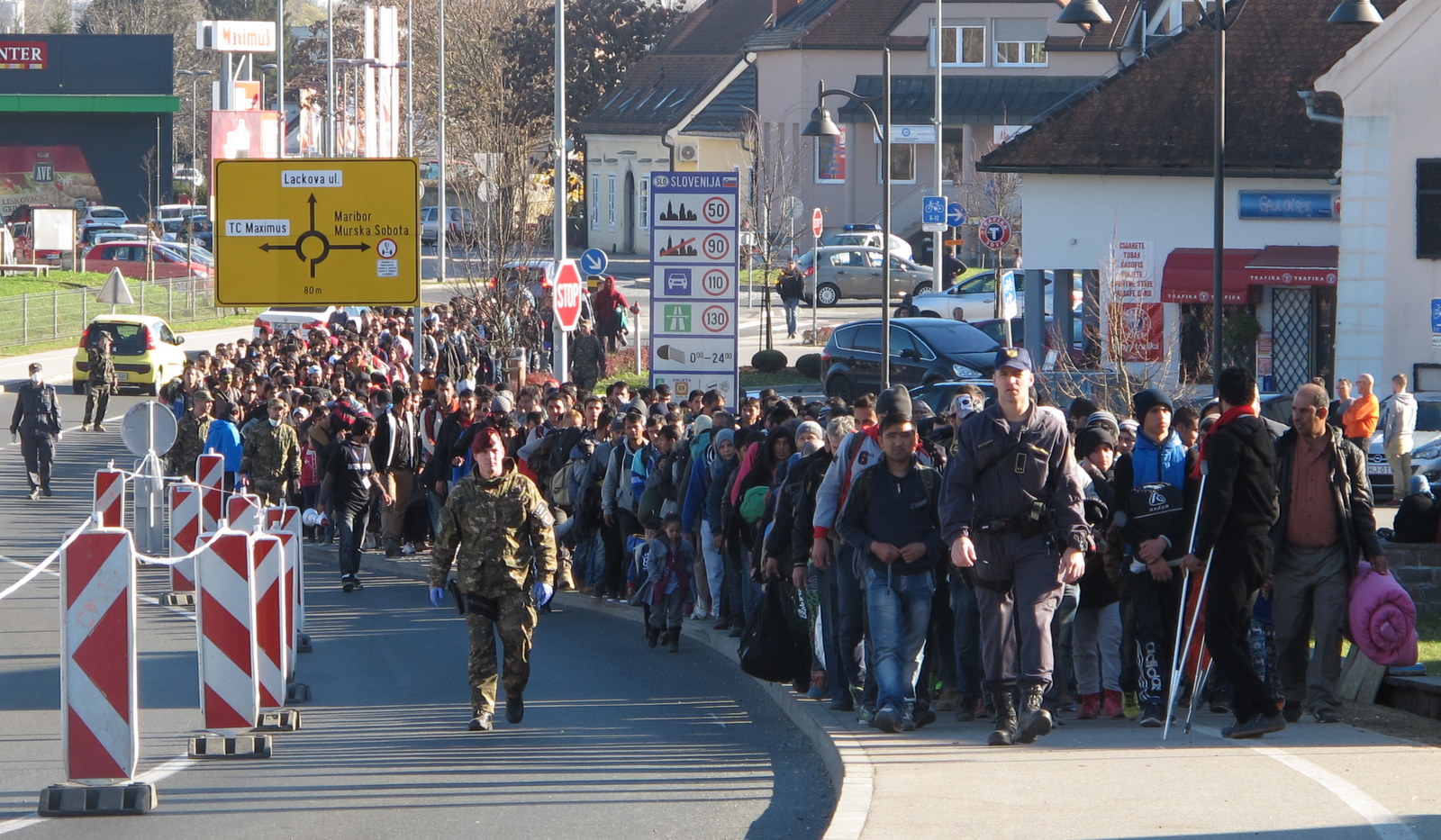 Slovenija se sooča z možnostjo postati "migrantski žep"