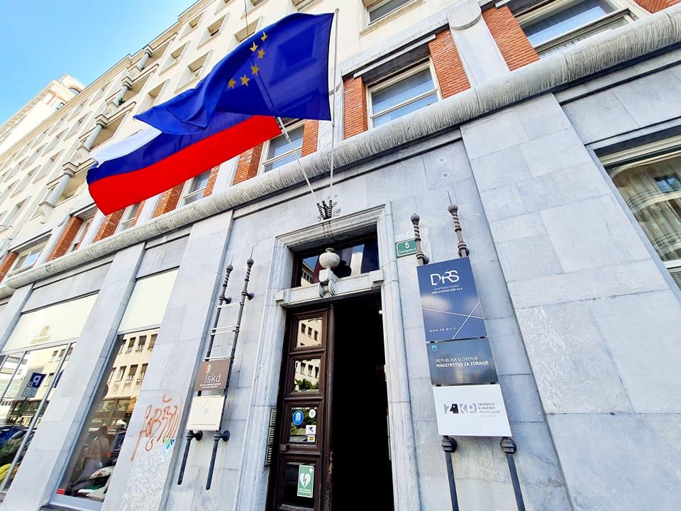 Na ministrstvu za zdravje nov odstop, odstopila še ena sekretarka