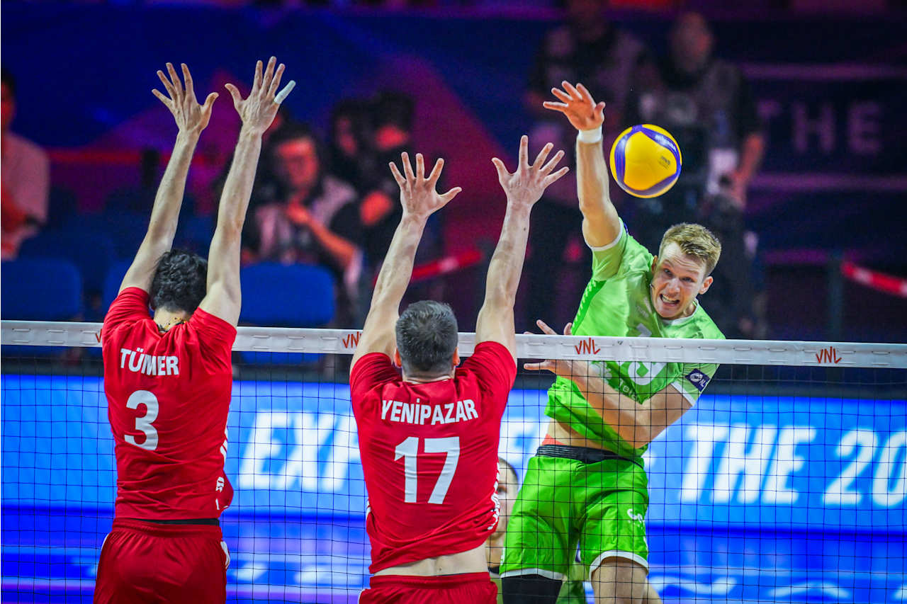 Na krilih Možiča Slovenija v polfinale lige narodov