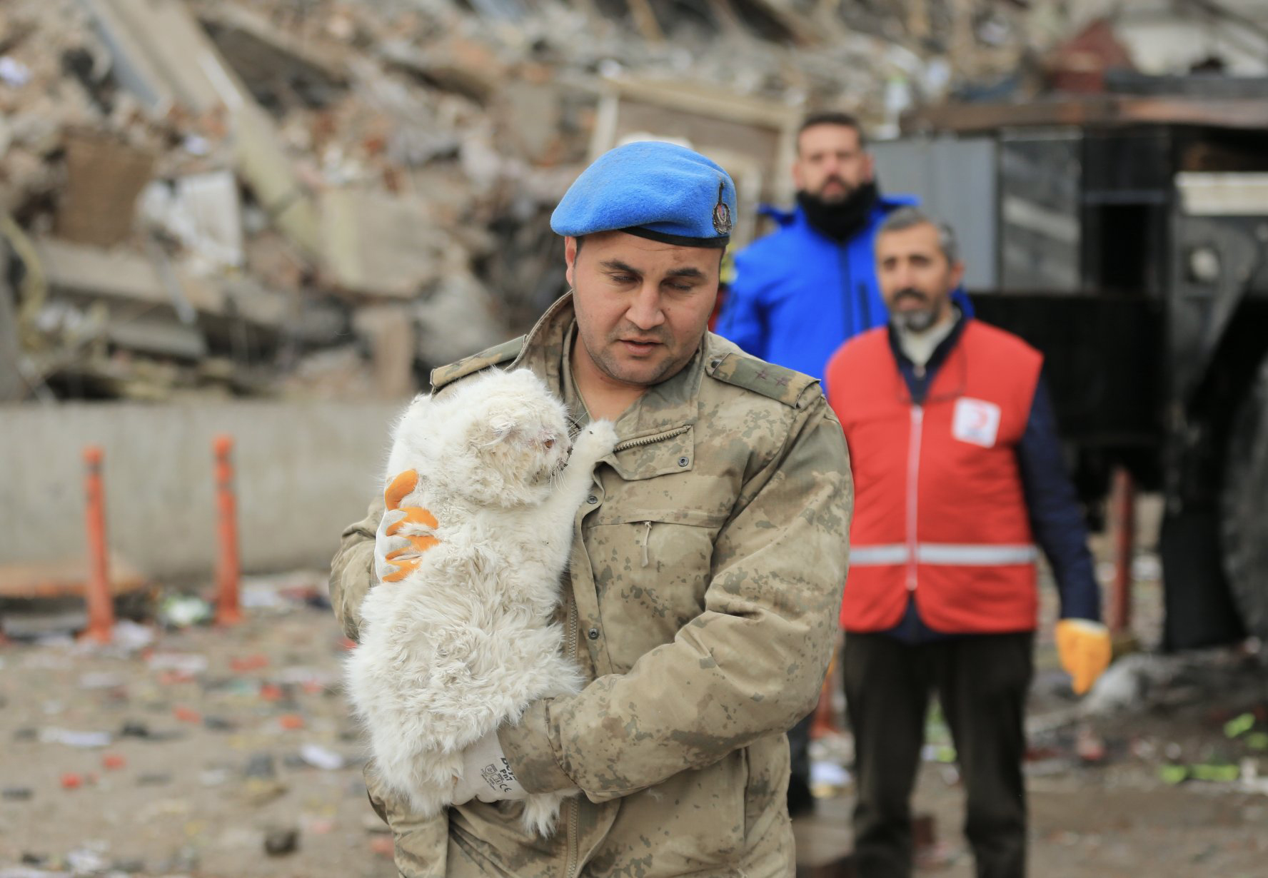 FOTO in VIDEO: Mali čudeži po grozljivi tragediji, po enem dnevu jih pretresene rešujejo iz ruševin