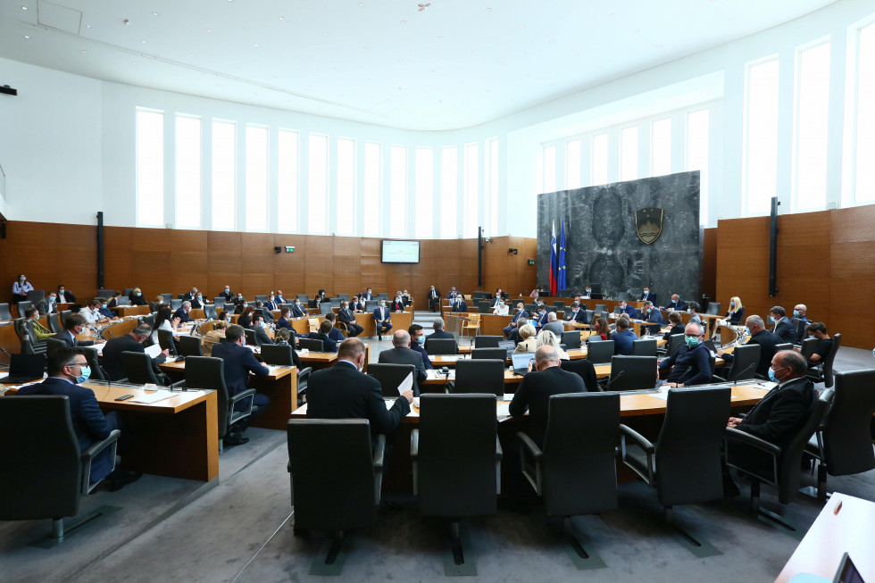 "Če bi se ob osamosvojitvi demokratizirali, danes ne bi stal tukaj": Janša napovedal boj proti korupciji, decentralizacijo in debirokratizacijo