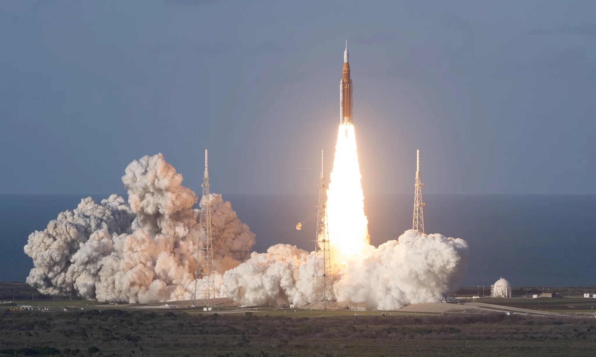 Uspešna izstrelitev rakete: Zgodovinska misija na Luno tudi s pomočjo slovenskega podjetja