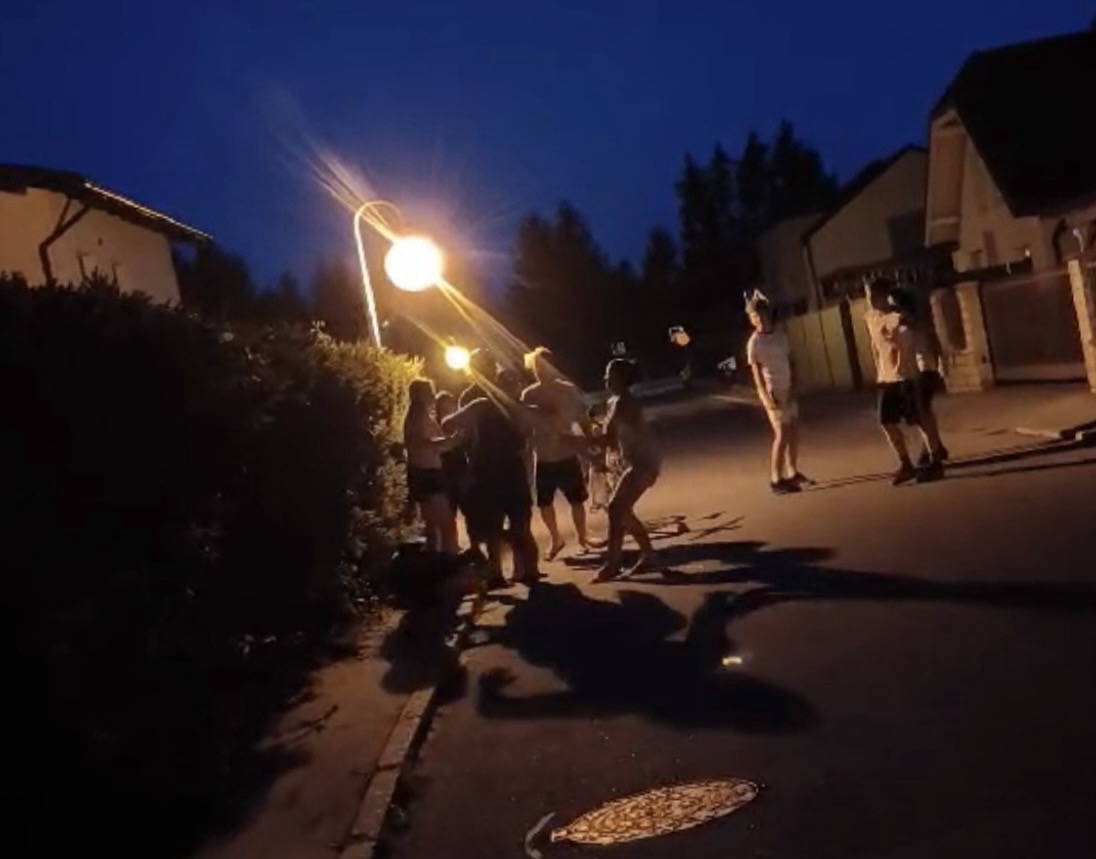 VIDEO: Peščica mladostnikov v Dupleku že leto dni terorizira občane, policija potrdila več primerov fizičnega nasilja