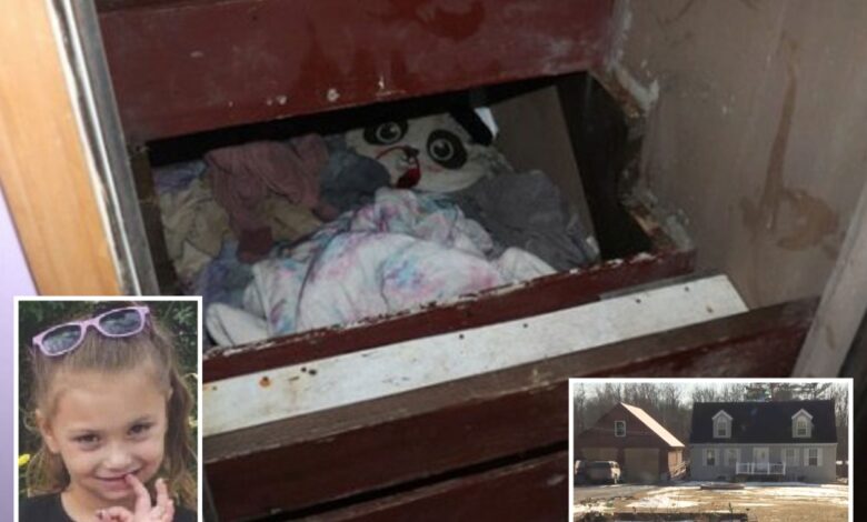 FOTO: Deklico, ki je bila pogrešana od leta 2019, našli skrito pod stopniščem
