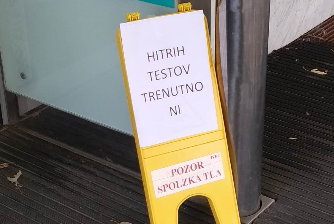 V lekarnah zmanjkalo hitrih testov, kdaj bodo spet na voljo?