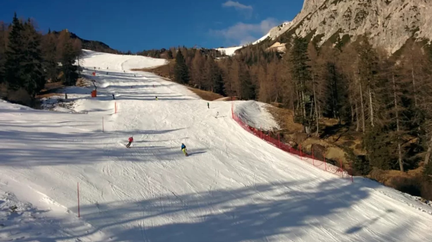 Grozljivo: Petletnica zdrsnila iz sedežnice in padla osem metrov v globino