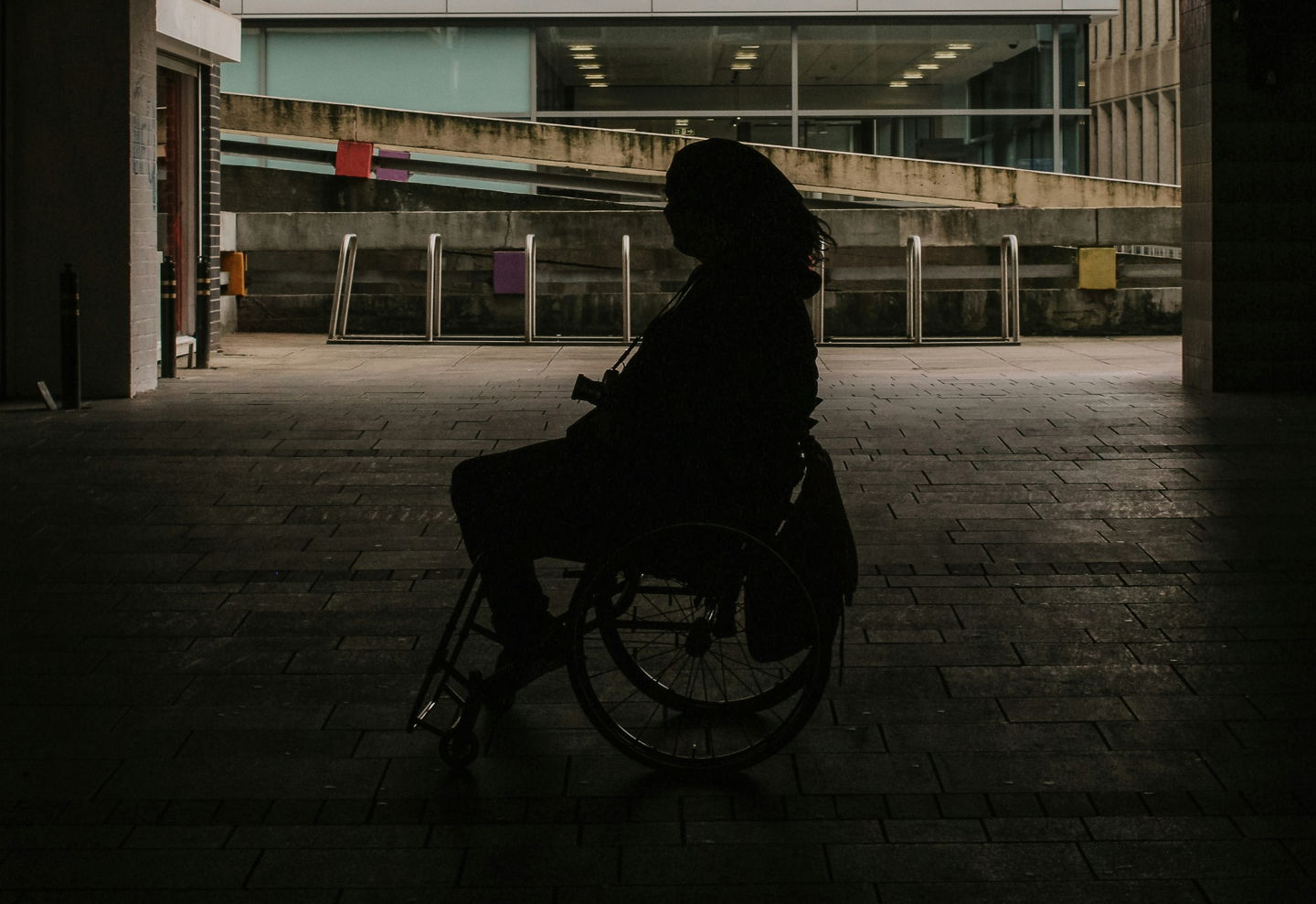 15-letni rok se izteka: Do četrtka bi morale biti javne stavbe dostopne invalidom