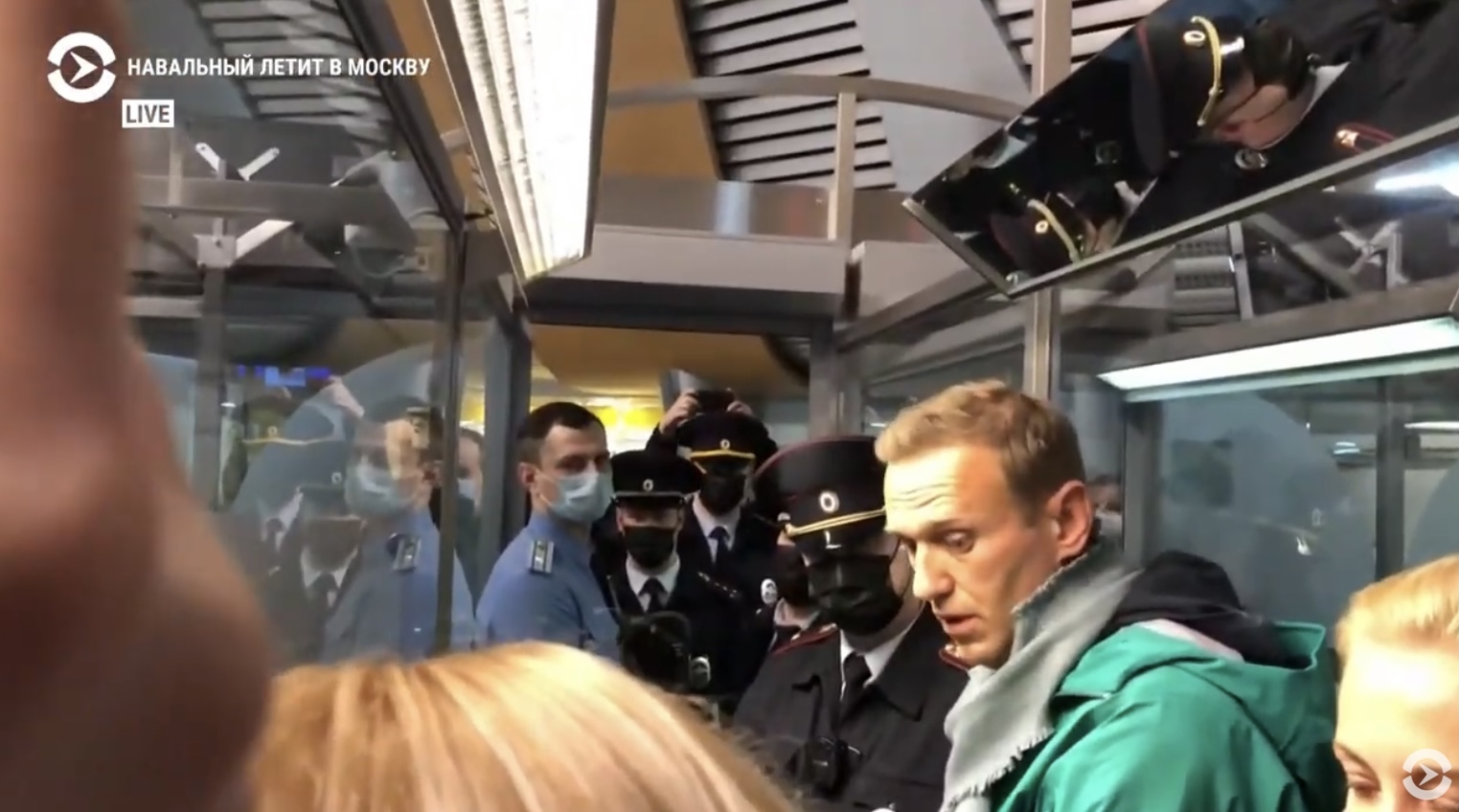 VIDEO: Navalny aretiran takoj po pristanku v Moskvi