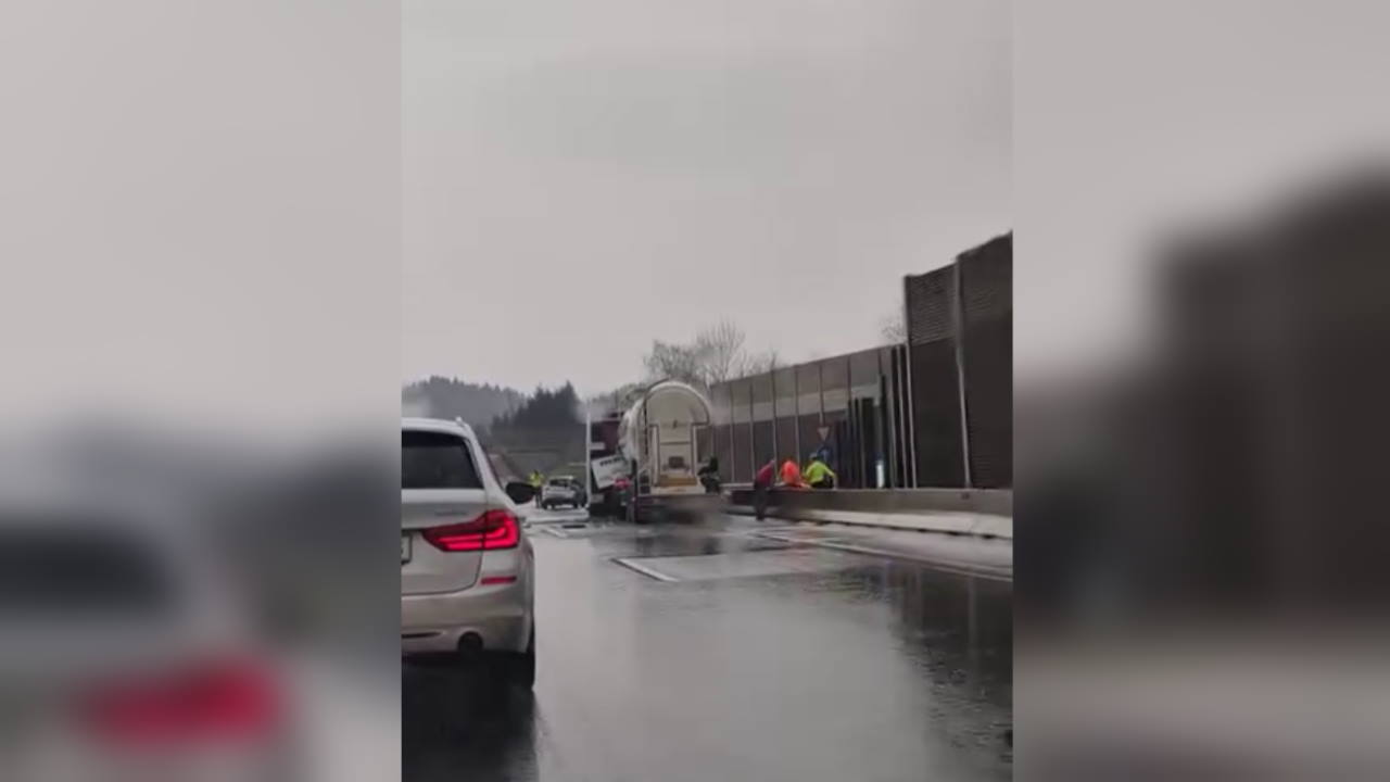 FOTO: V verižnem trčenju udeležena tudi cisterna in avtobus