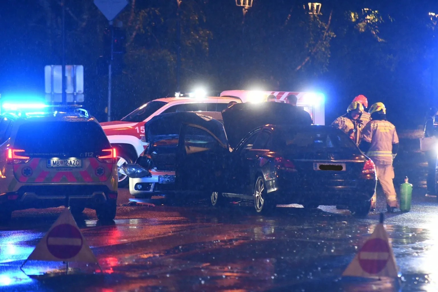 Huda nesreča v mariborskem križišču: Ena oseba hudo poškodovana, štiri lažje