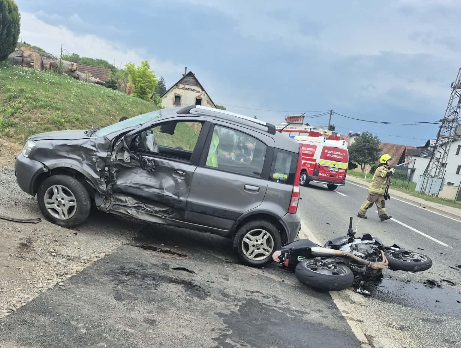 Tragična nesreča na cesti Lenart - Gornja Radgona: Umrl 23-letni motorist, sopotnik huje poškodovan