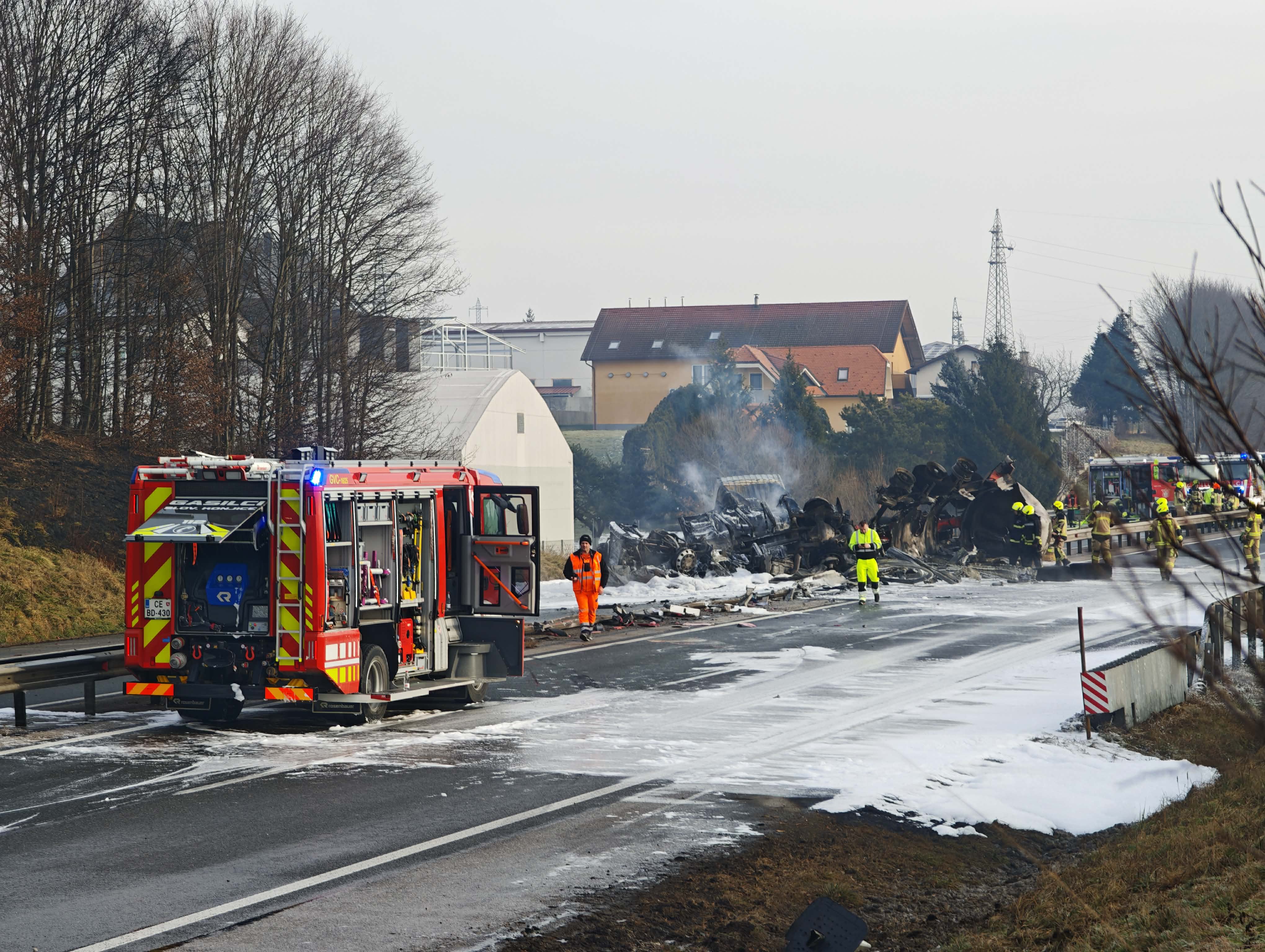FOTO in VIDEO: Smrtna nesreča na štajerski avtocesti: policija razkrila podrobnosti požara