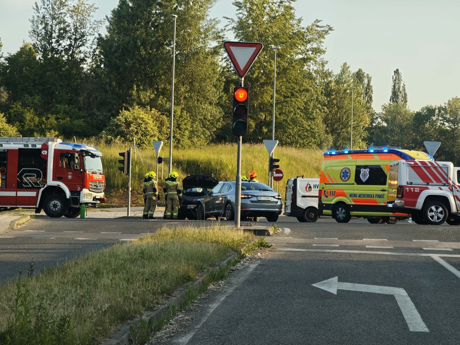 FOTO: V jutranjih urah prišlo do trčenja v Mariboru
