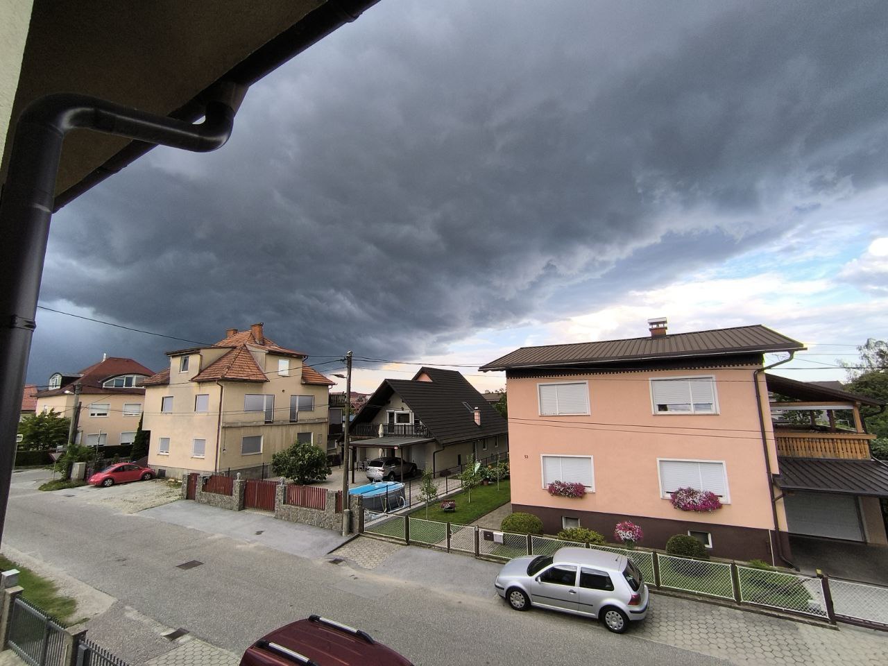 Meteorologi prepričani: Teden se je začel z nevihtami, a to še zdaleč ni vse...