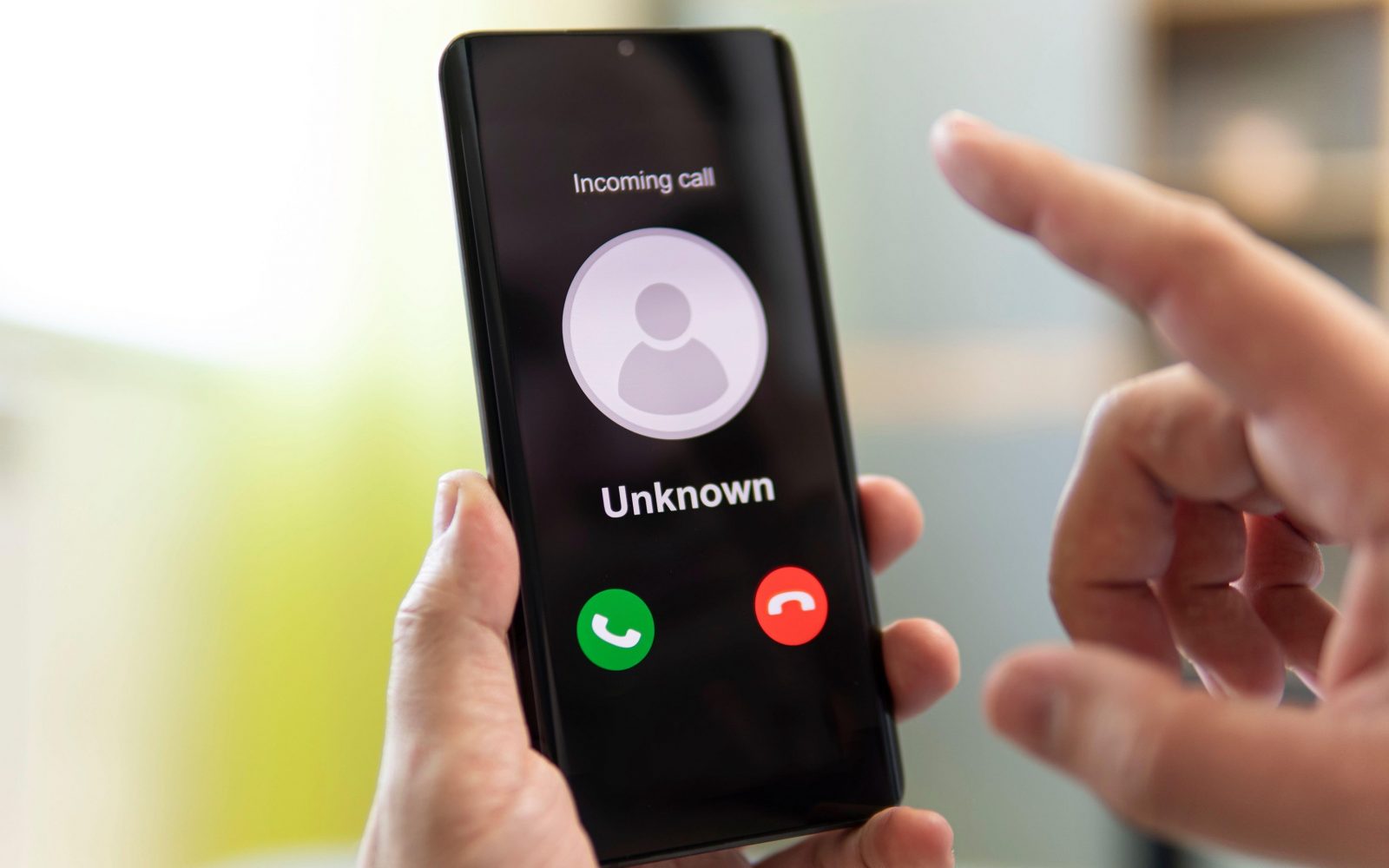 Vzbuditi občutek nujnosti in strahu: Lažni klici v imenu bank v porastu