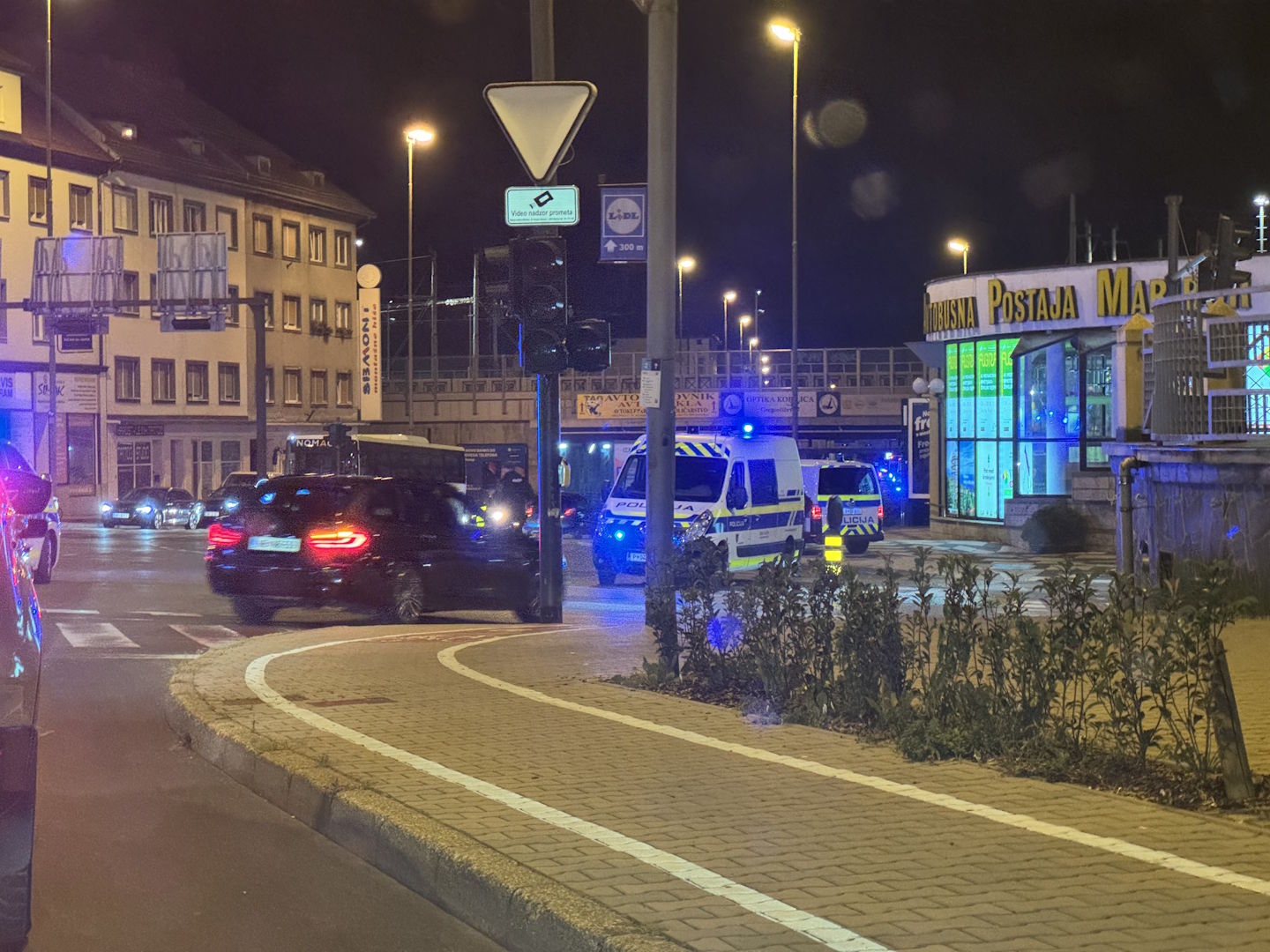 Cestne dirke zmotile nočni mir v Mariboru, policija jih ni izsledila