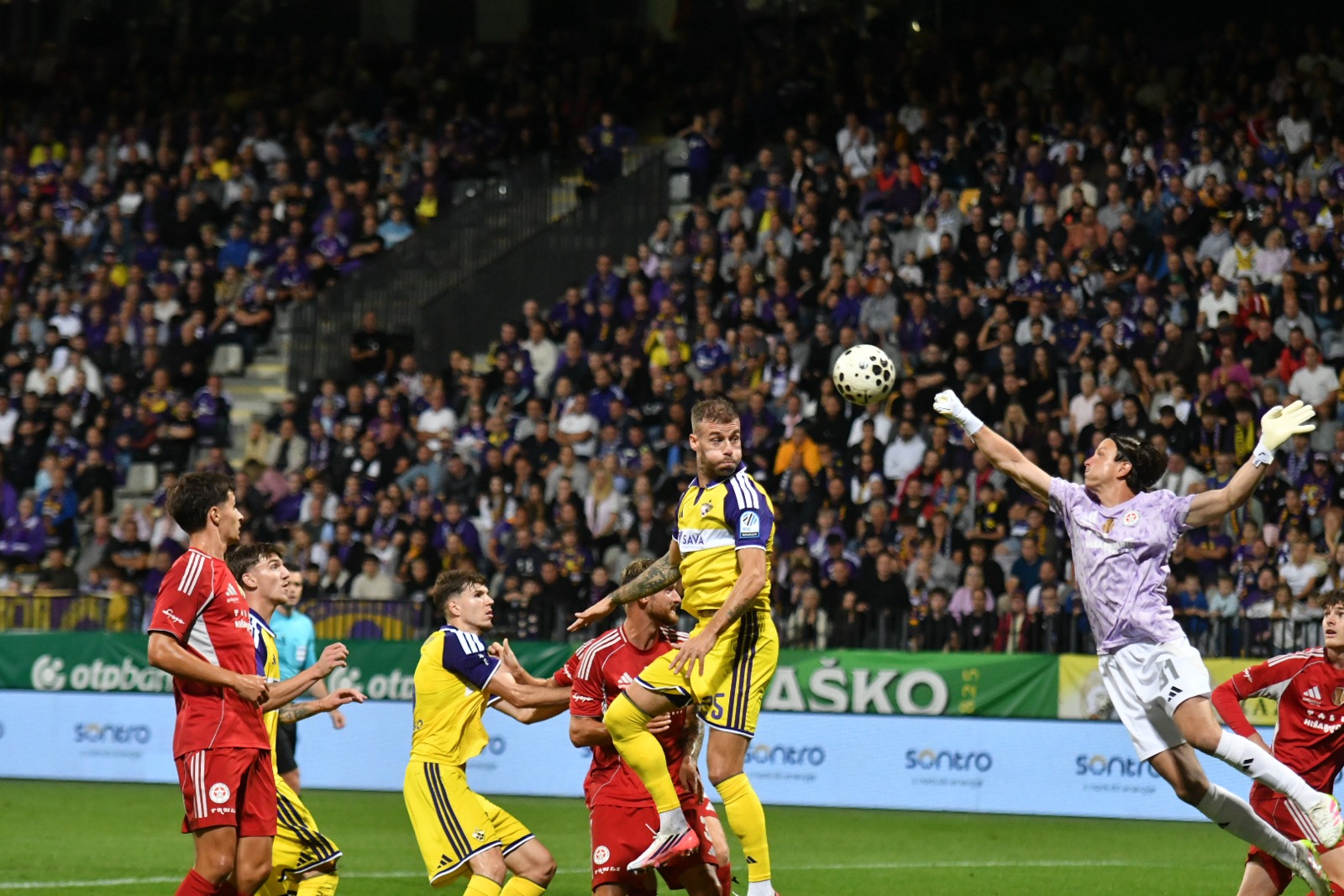 FOTO: Maribor se je v polnem Ljudskem vrtu rešil v zadnji sekundi