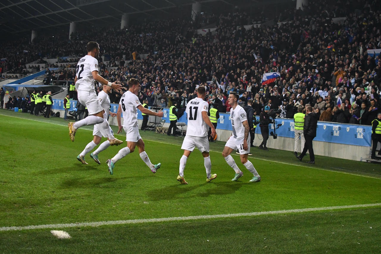 Znano, s kom se bodo pomerili slovenski nogometaši