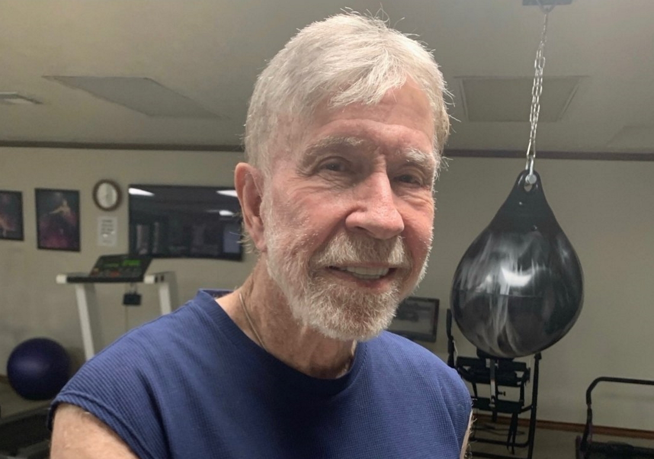 Oboževalci v skrbeh: »Neuničljivi« Chuck Norris pristal v bolnišnici