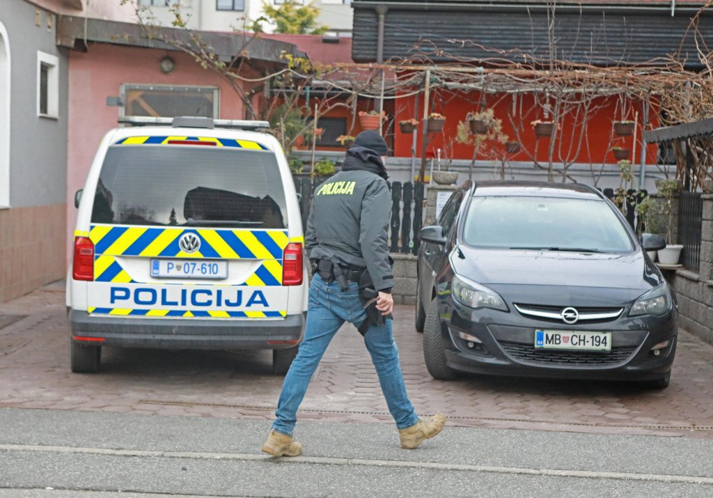 FOTO: Pri 66-letniku iz Starš iskali drogo, našli pa še nekaj drugega