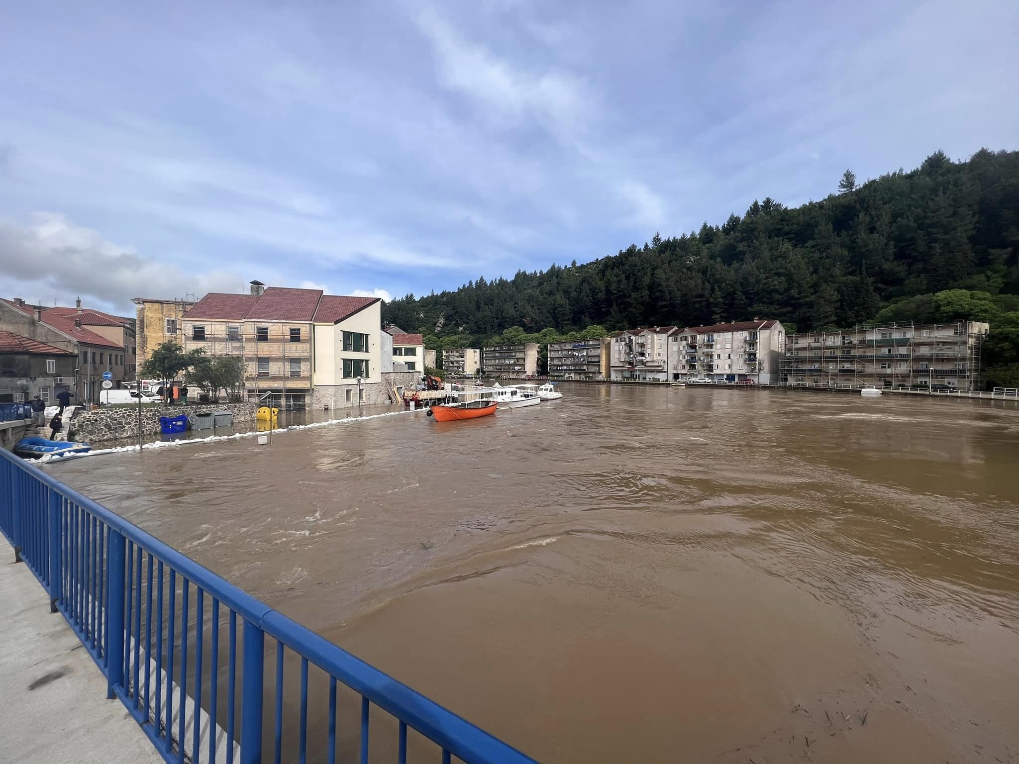 FOTO in VIDEO: Poplave v Dalmaciji obmorsko mesto spremenile v Benetke