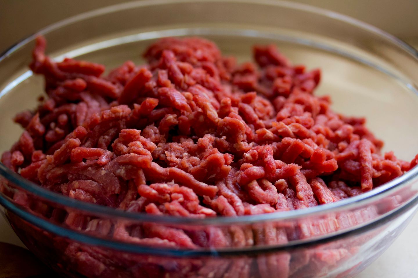 Imate doma to zamrznjeno meso? Takoj ga zavrzite, saj vsebuje salmonelo