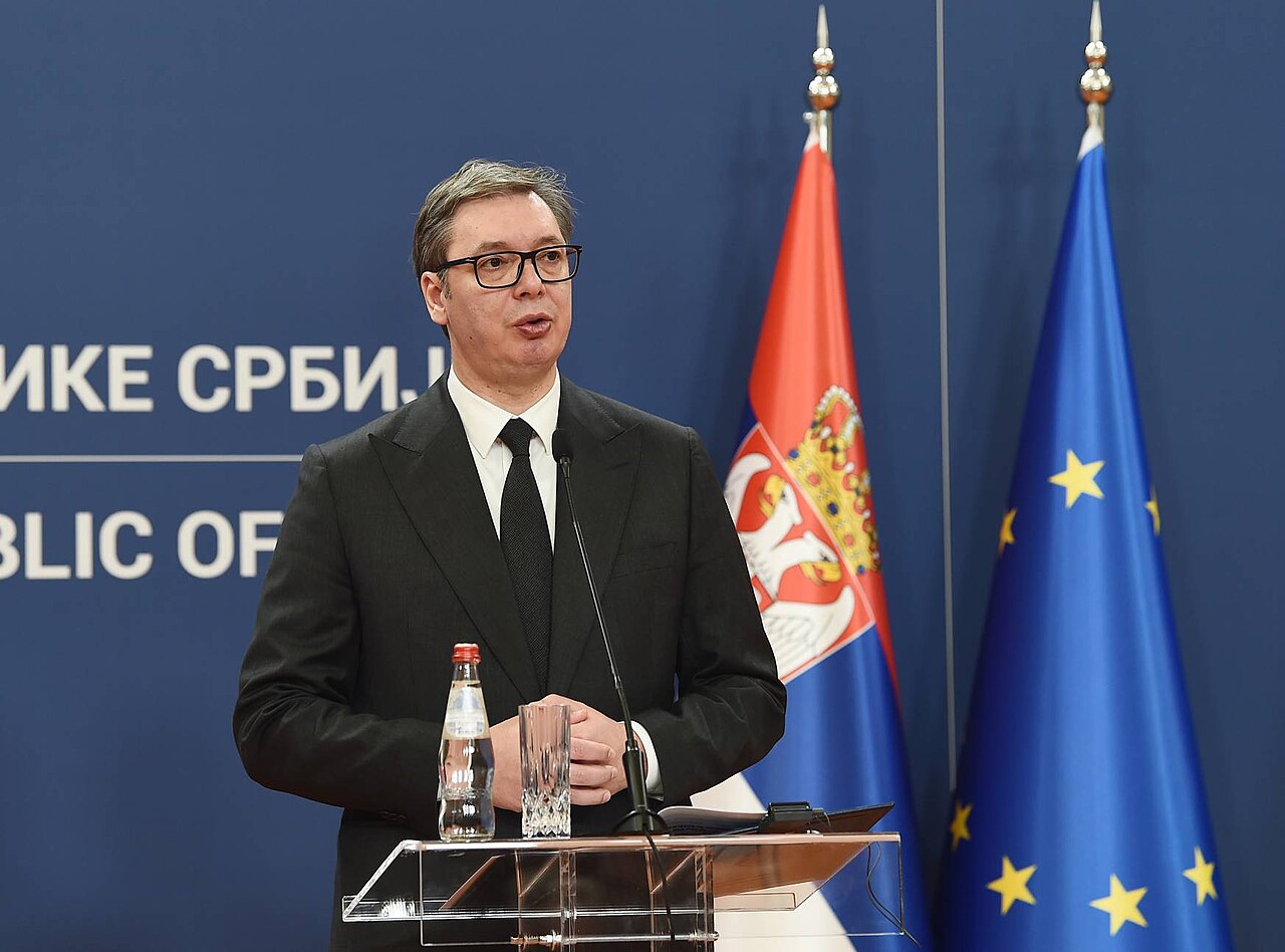 Po letu in pol presenečenje: Srbski predsednik Vučić napovedal odstop