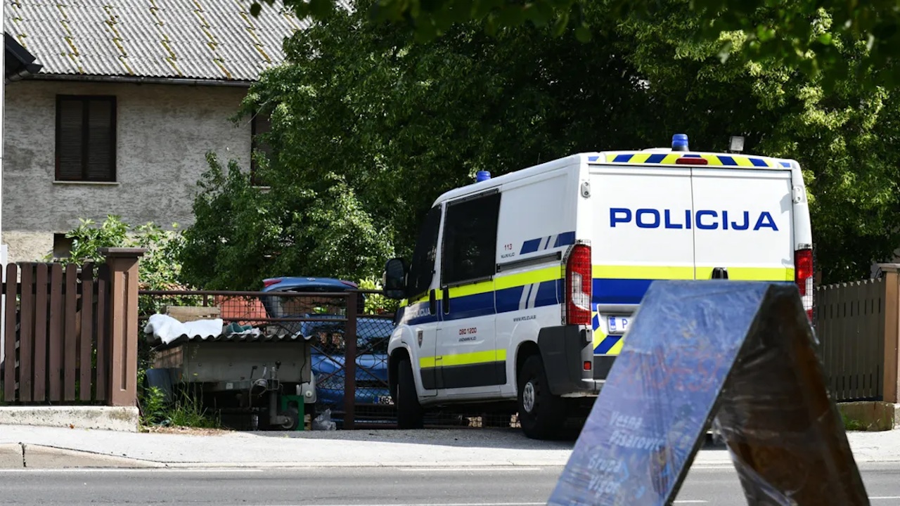 Serijski ropar sejal strah po Mariboru: 35-letnik v enem dnevu napadel tri poslovalnice