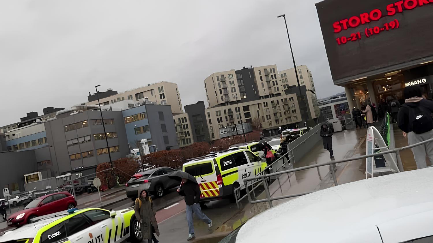 Evakuacija nakupovalnega središča zaradi izstreljenega strela