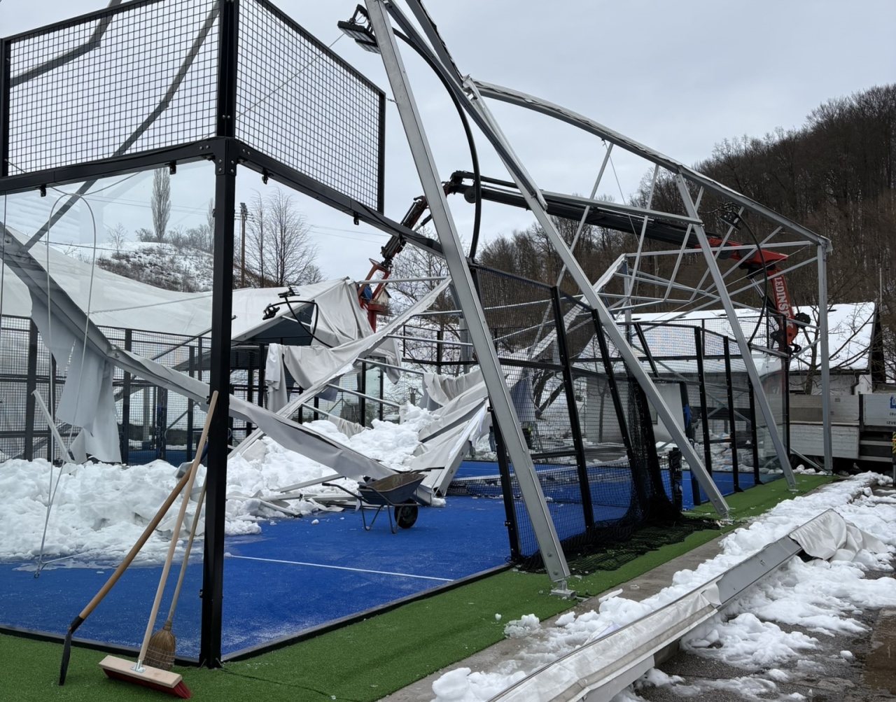 FOTO: Uničeno priljubljeno padel igrišče v okolici Maribora