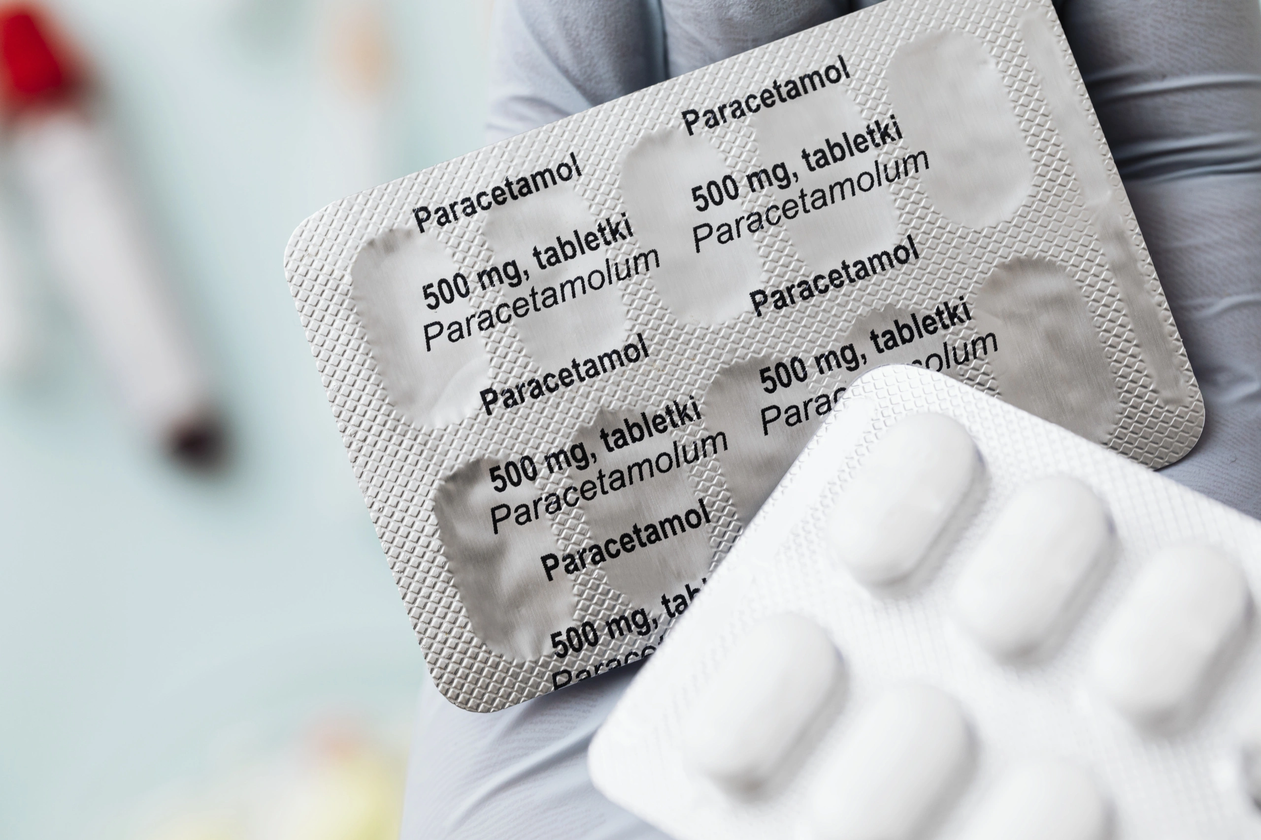 Lekarniška zbornica Slovenije opozarja pred 'paracetamol izzivom' (Umrl 11-letni otrok)