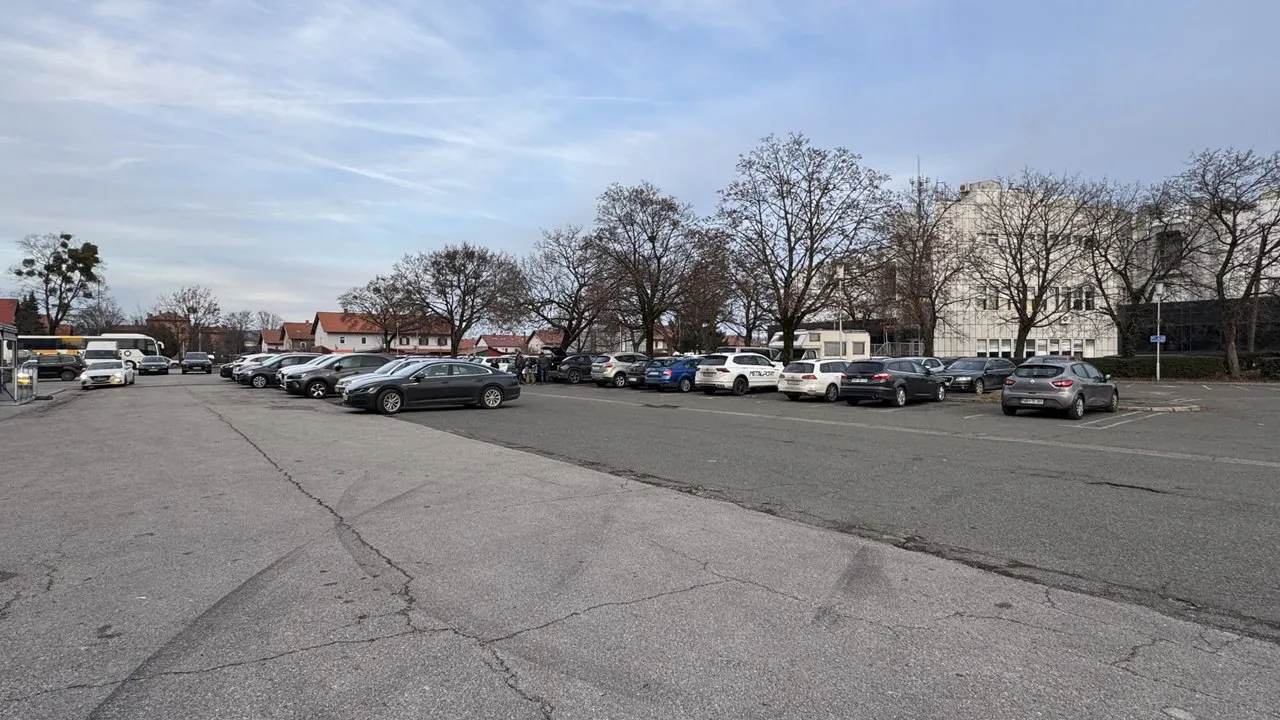 Parkirišče ob Dvorani Tabor tarča nepridipravov: Starše oropali med treningom otrok