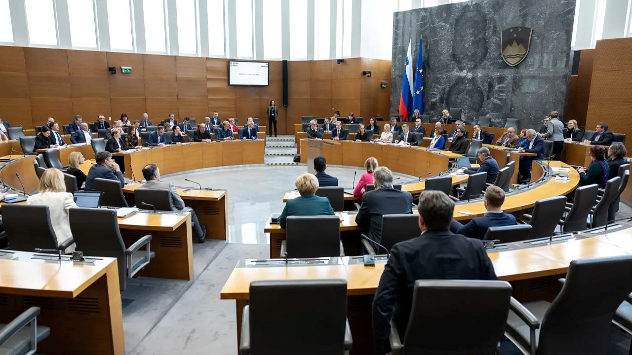 Toliko ministrskih stolčkov bi naj pripadlo posameznim koalicijskim partnericam