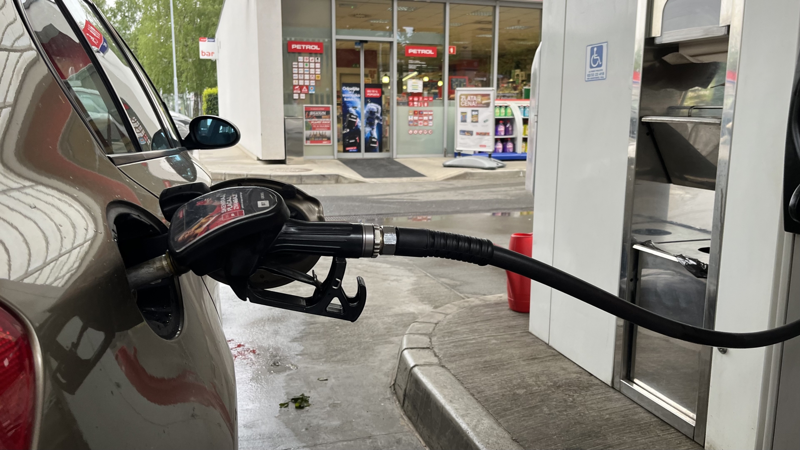 Petrol dvignil cene goriv ob avtocestah: Preverite, koliko boste odšteli po novem