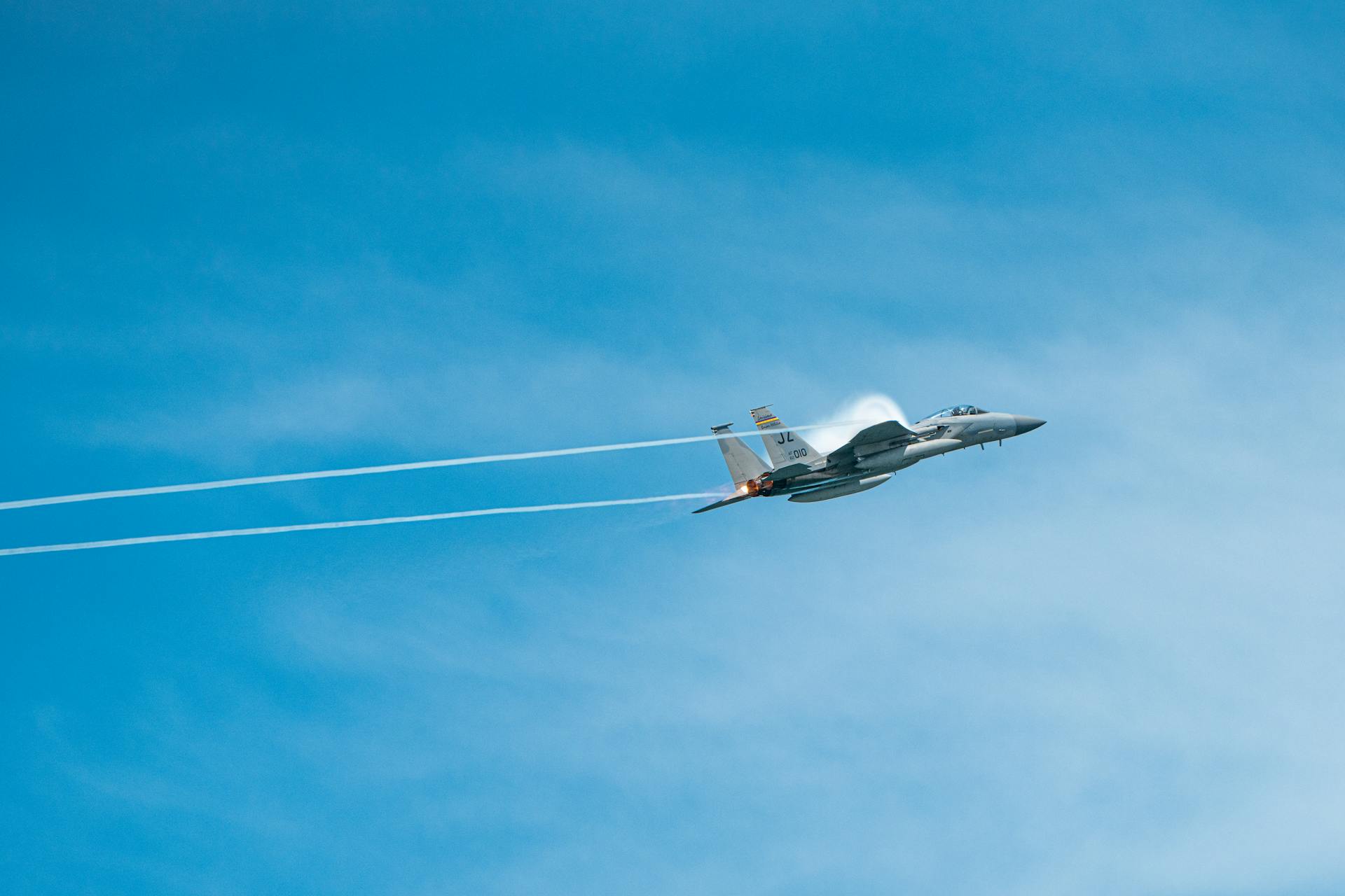 VIDEO: Na Poljskem strmoglavil vojaški F-16, pilot umrl