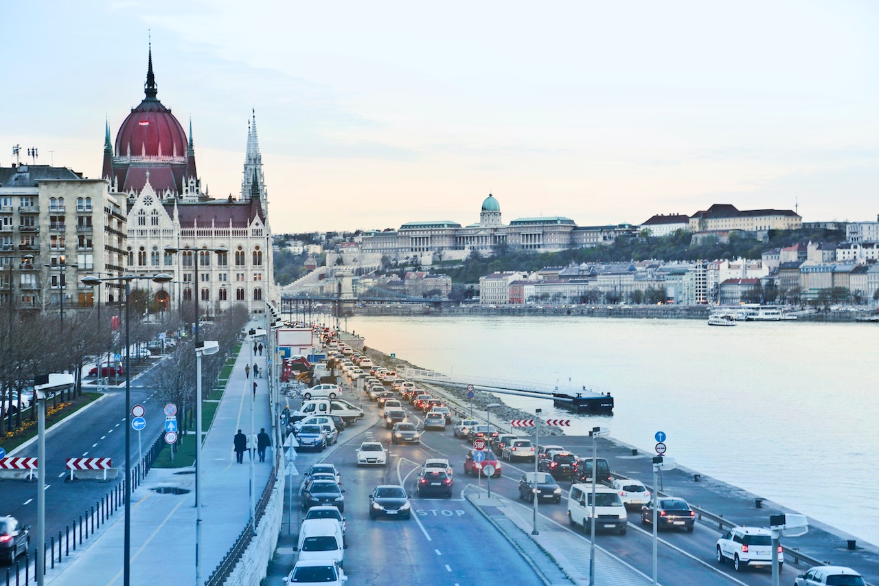 Madžarska bi zaradi nespoštovanja prava lahko ostala brez evropskega denarja
