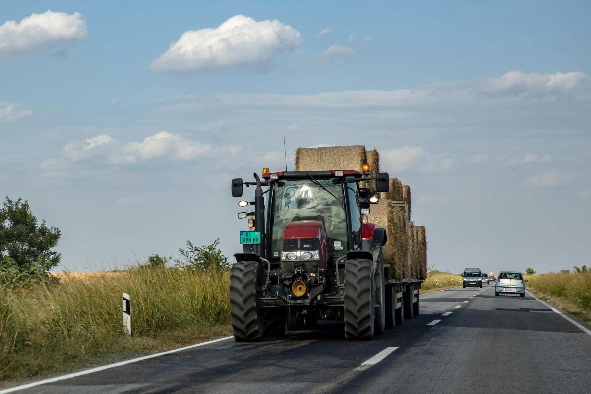 Voznik traktorja oviral promet, policisti so mu ga zasegli