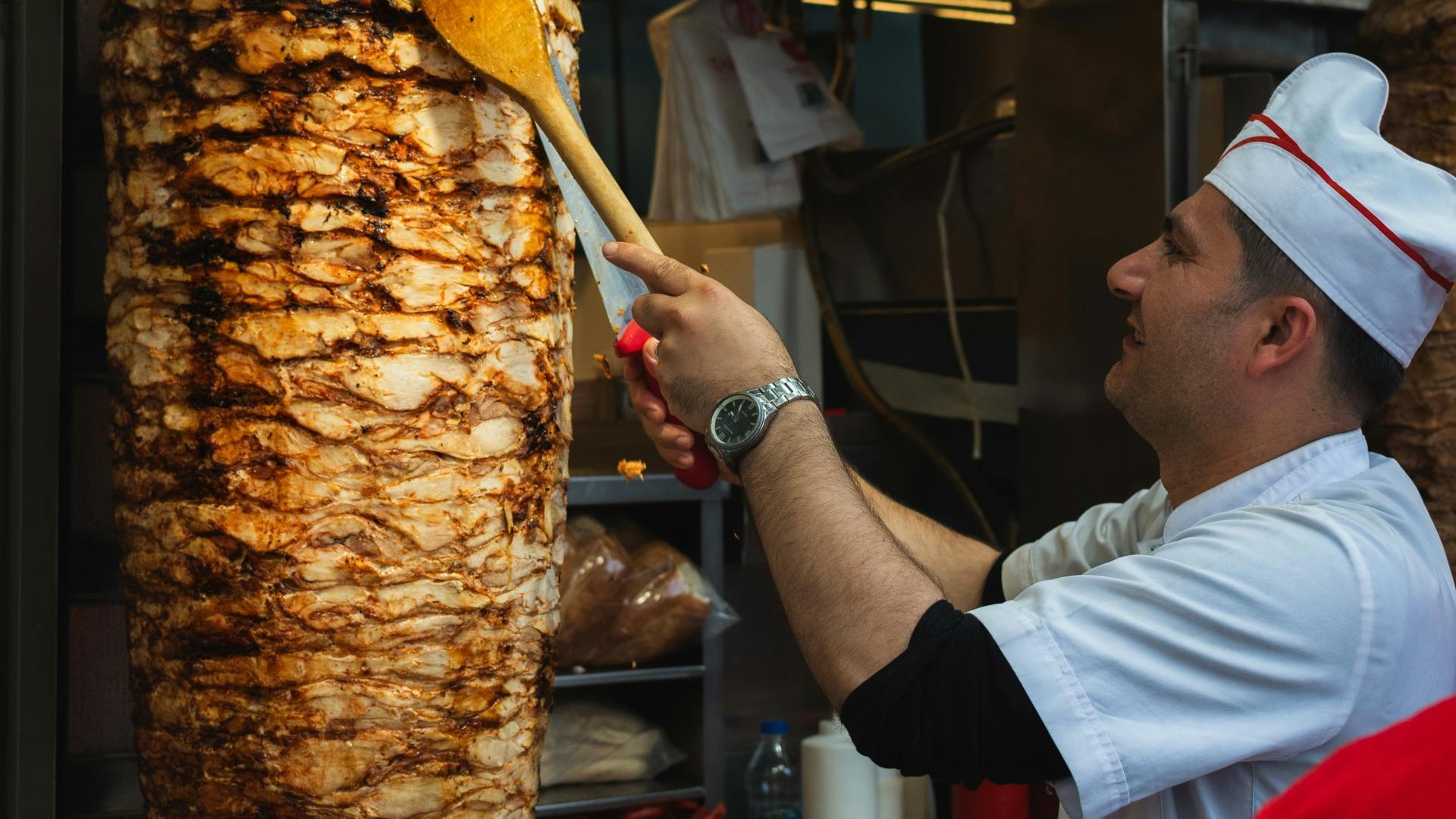 Nemčija na robu kebab krize: Kaj se dogaja v največji tovarni mesa za priljubljeno jed?