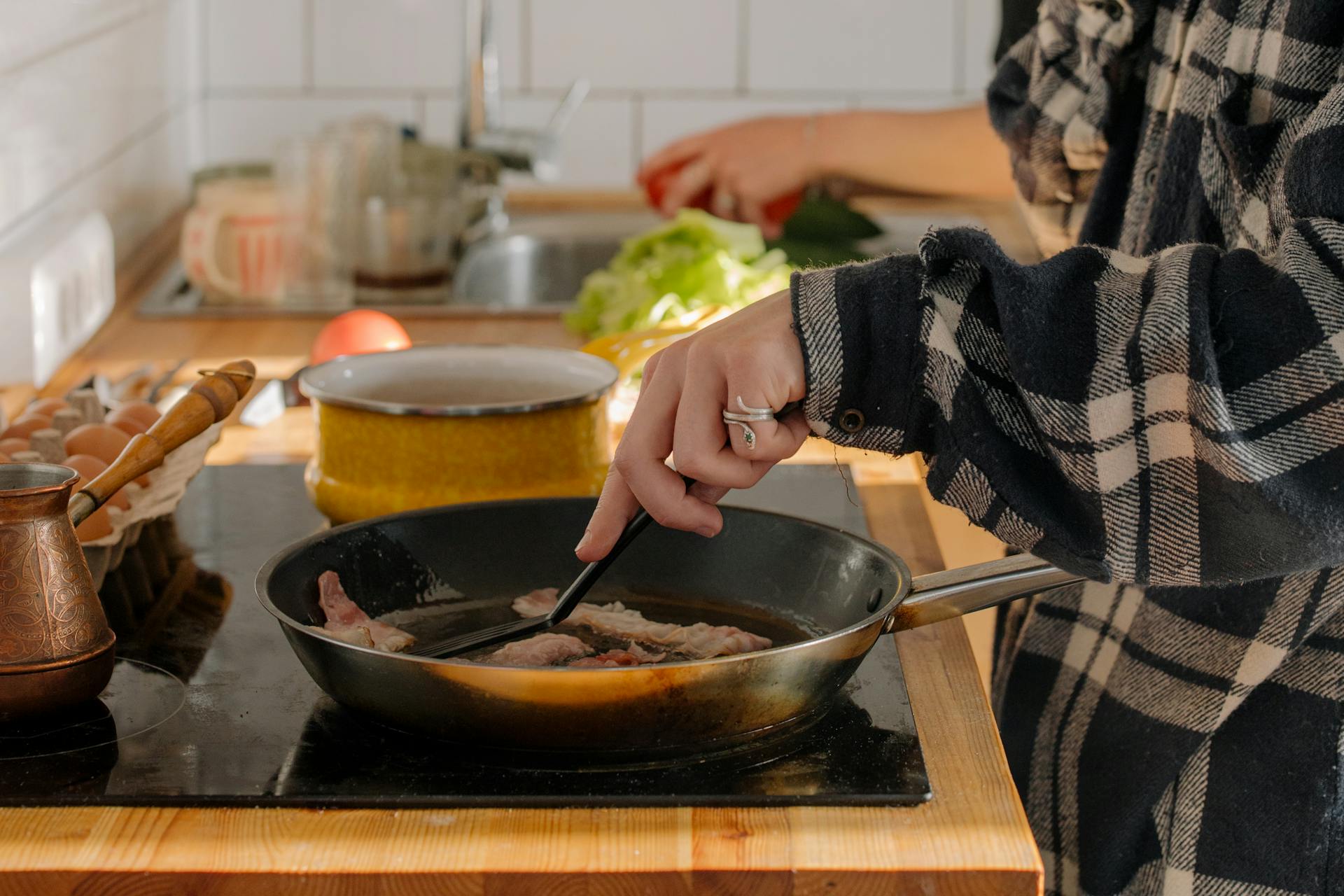 Odpoklic priljubljenega mesa: Naredili analizo in odkrili nevarne kemikalije