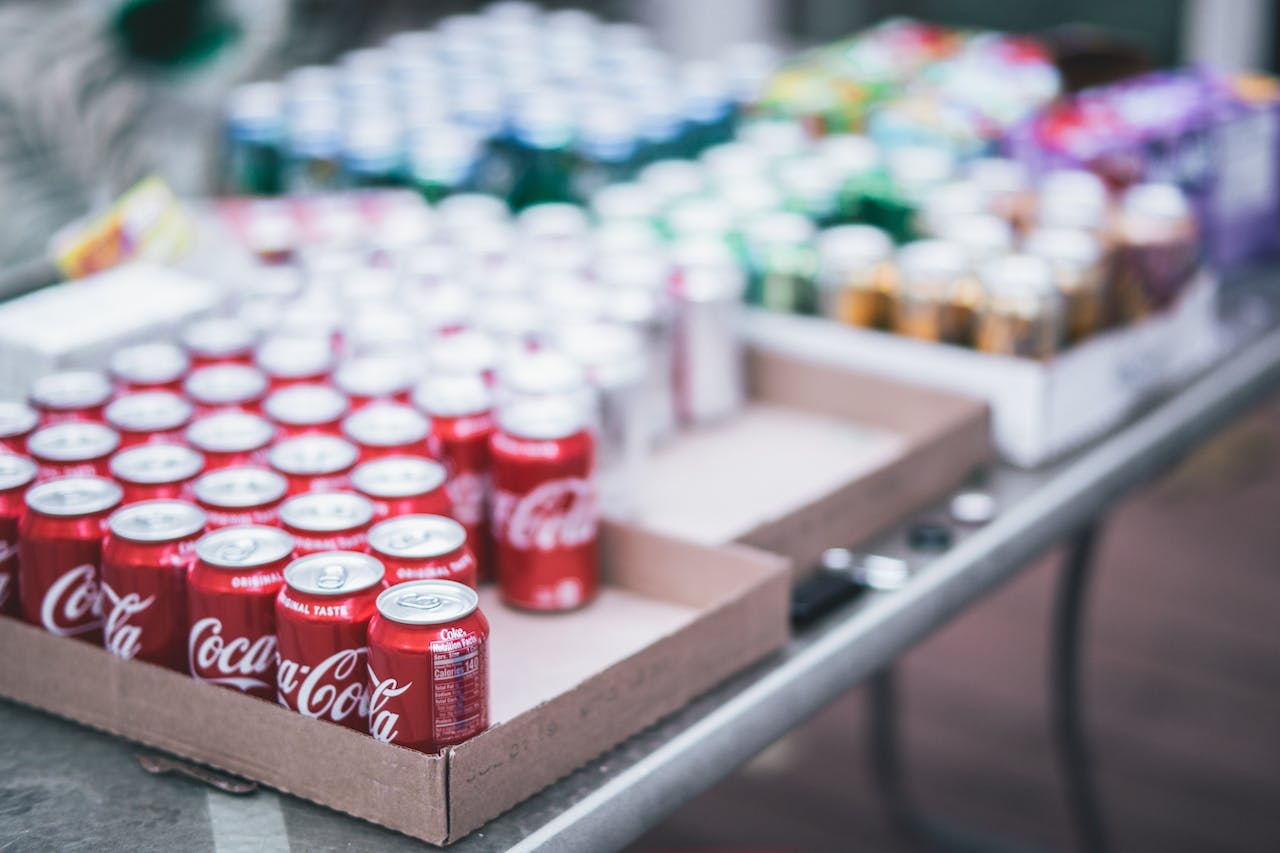Ali bi nas moralo skrbeti zaradi zastrupitev s Coca-Colinimi pijačami?