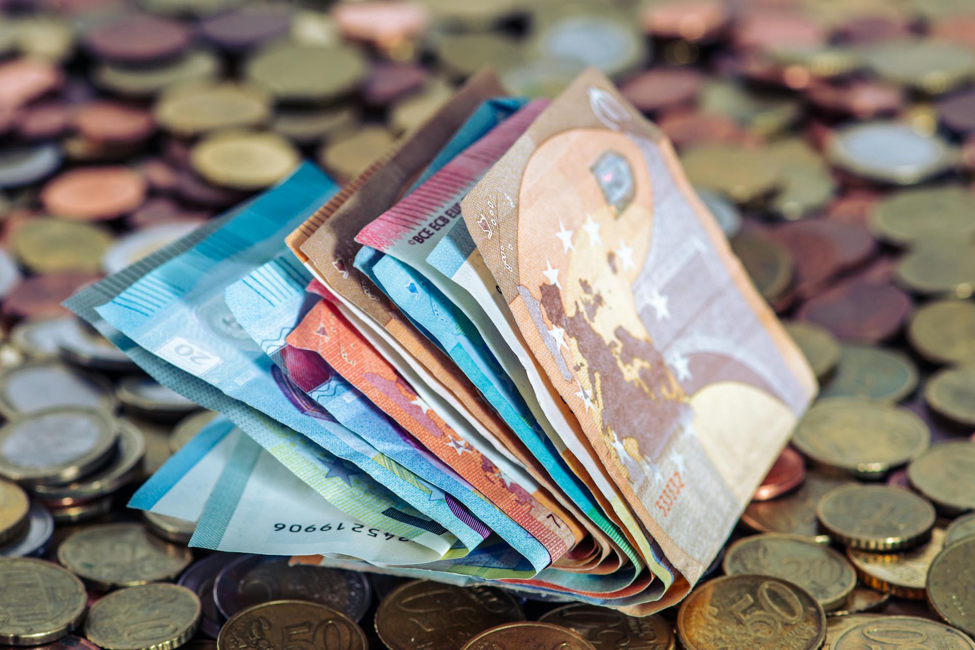 Proračunski prihodki dosegli 4,7 milijarde evrov, največ iz DDV