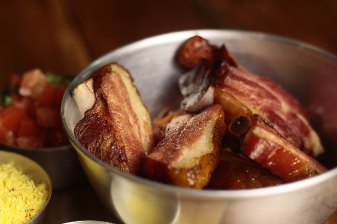 Strokovnjaki pojasnjujejo: Je res kar 80 % "slovenskega" svinjskega mesa uvoženega?