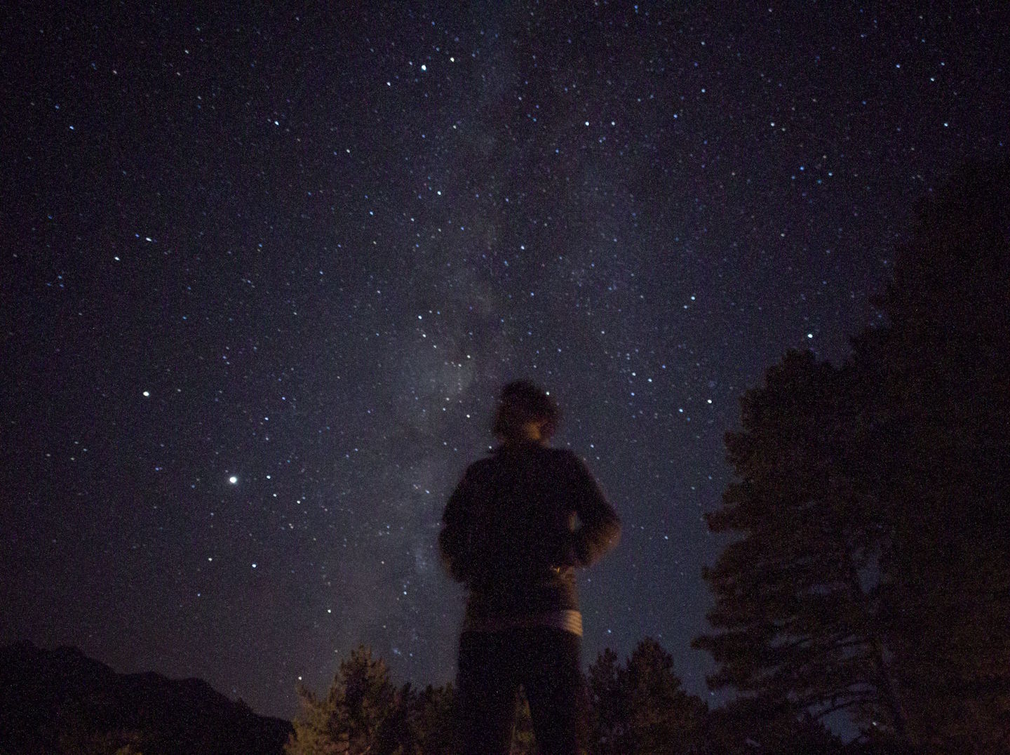 Astronomi opozarjajo: Milijoni satelitov bi lahko kmalu spremenili videz nočnega neba