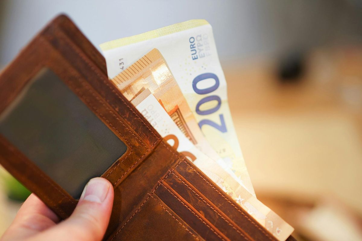 Delavci v Sloveniji bodo prejeli od 1482 do 2830 evrov: Kje so najbolj radodarni?