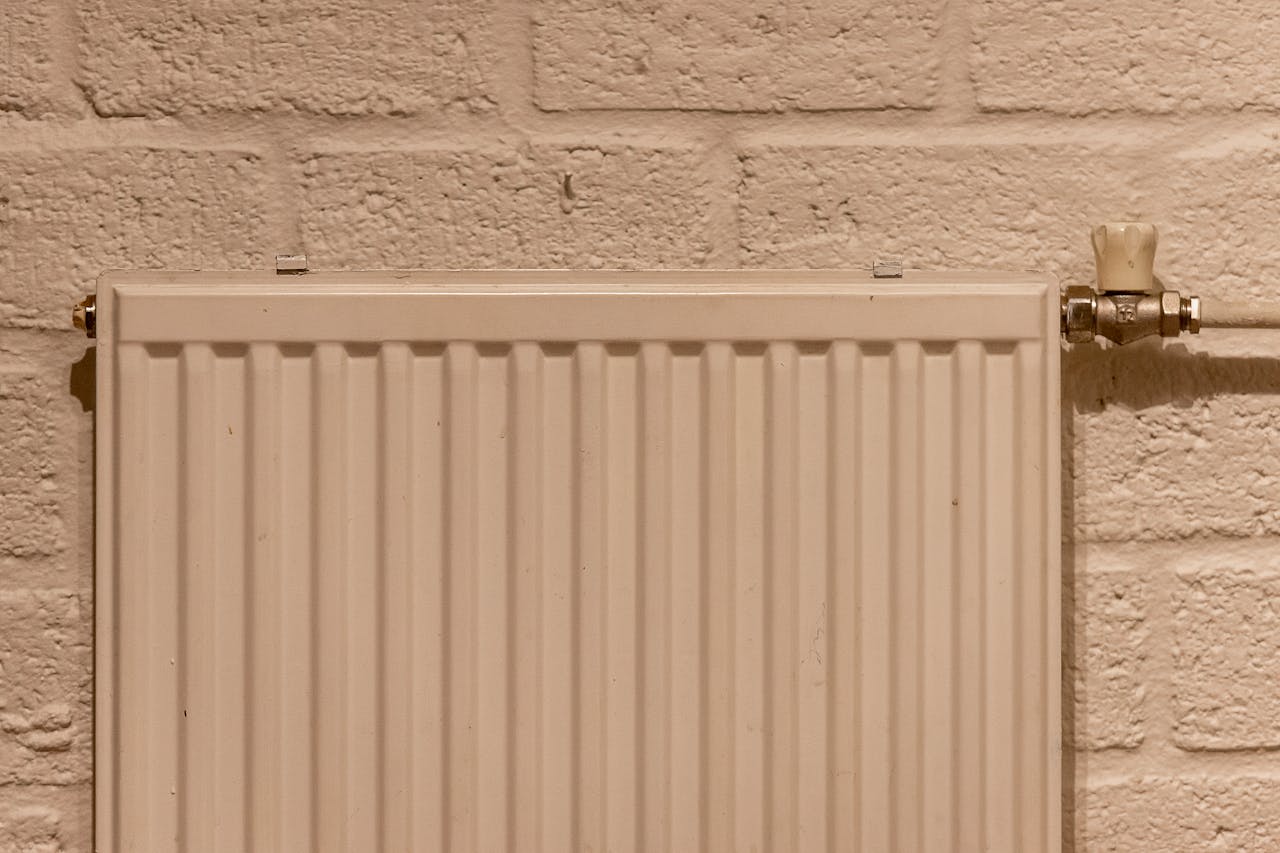 Radiatorji v mariborskih stanovanjskih objektih bodo od danes naprej hladni