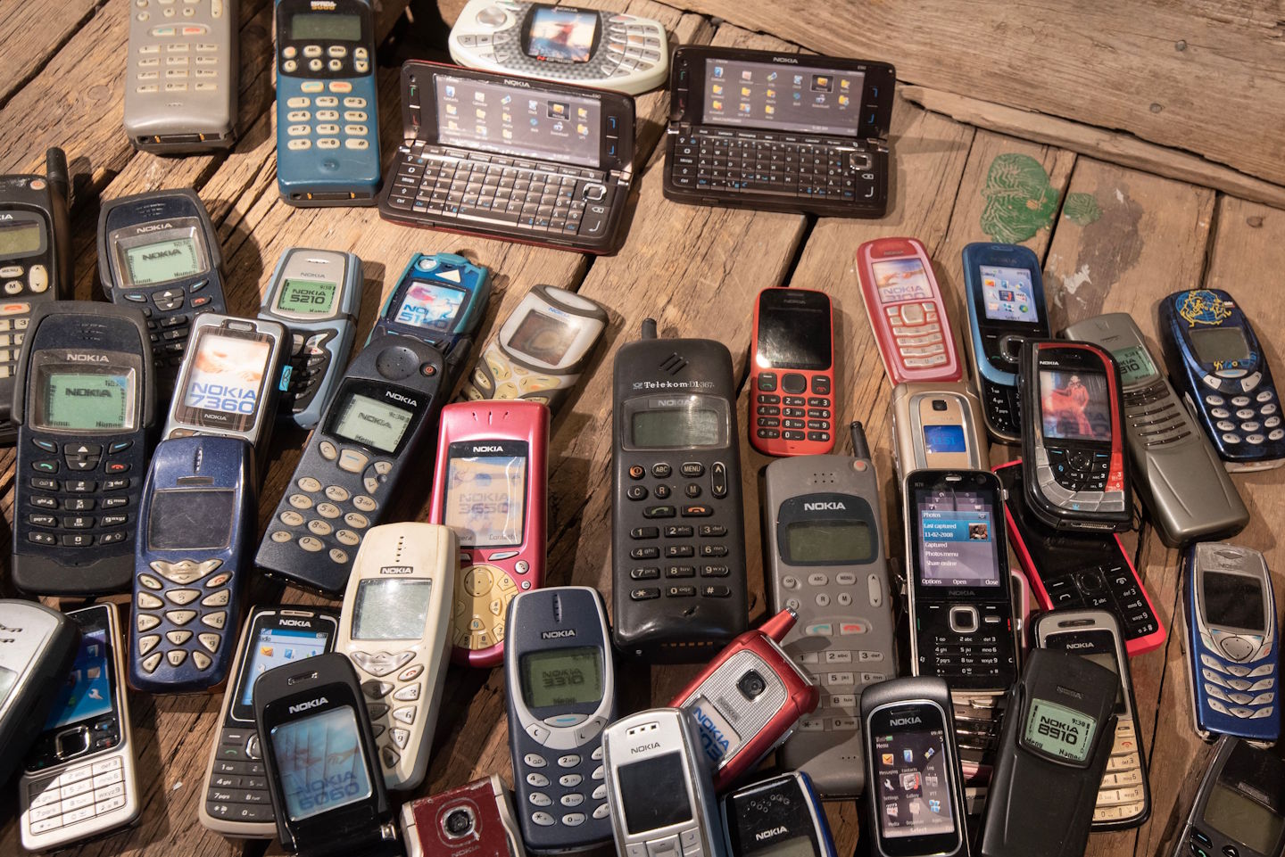 Stari telefoni so nenadoma postali bolj dragoceni, lahko so vredni precej več, kot si mislite