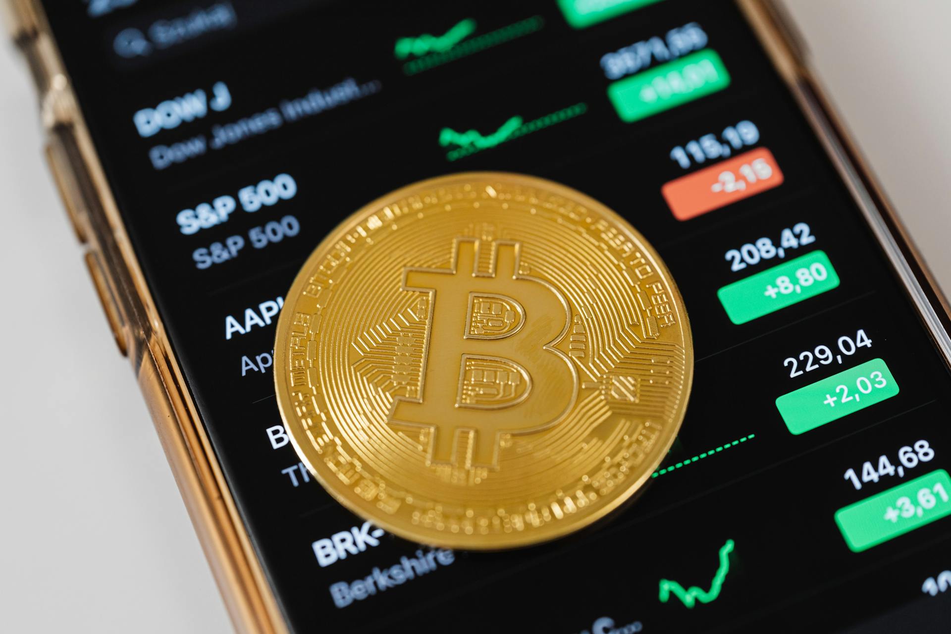 Vrednost Bitcoina 'eksplodirala' in postavila nov rekord vseh časov