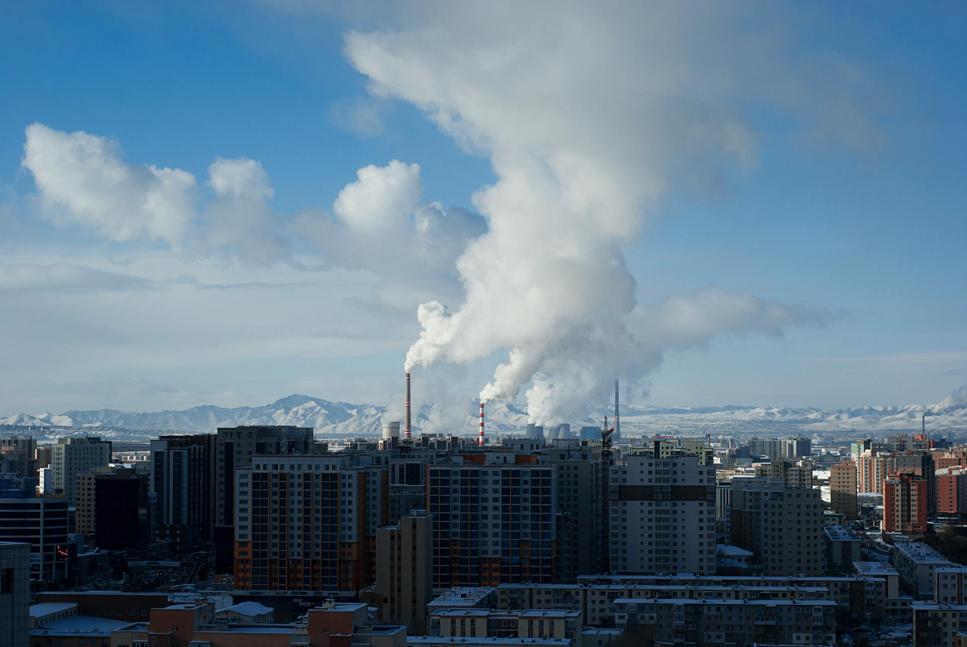 Kdo nas je prepričal, da je krivda za podnebno krizo na naših ramenih?